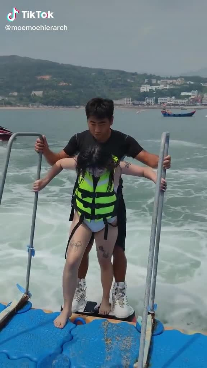 Little sister bikini took to the sky