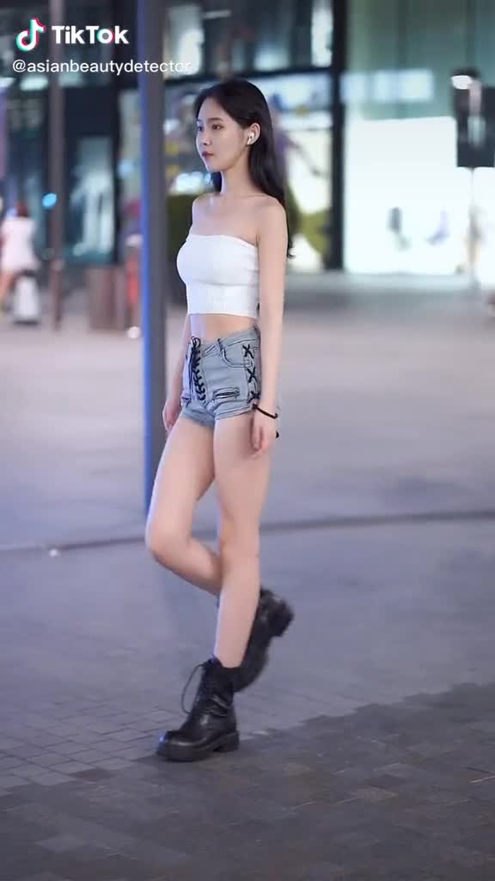 What a pretty girl?