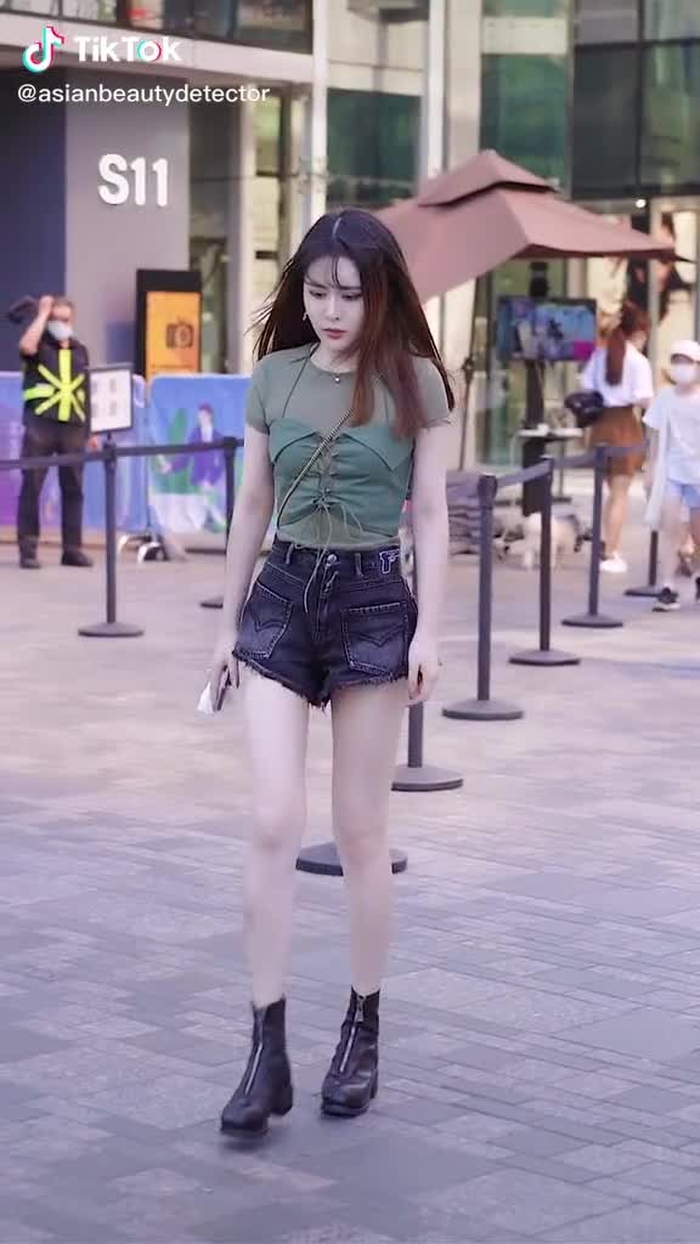Am I pretty? 2