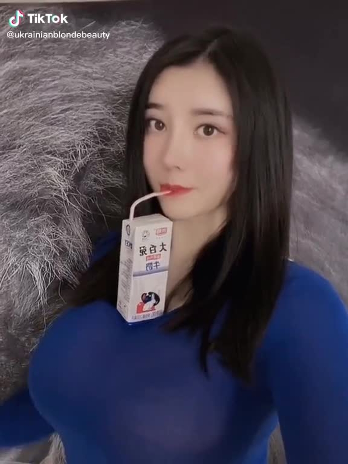 Milk time, will you marry me ?