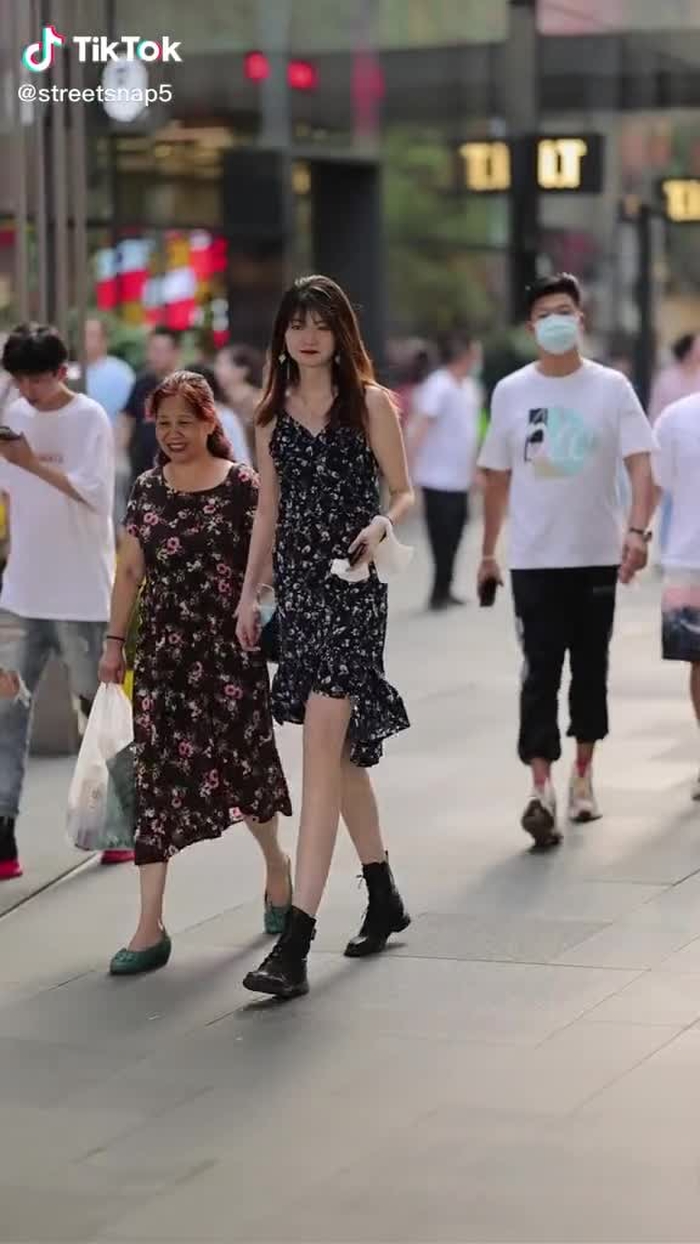 #fashion #style #fyp #girl #beautiful #longlegs #model #foryou #streetfashion #chinastreetstyle 4