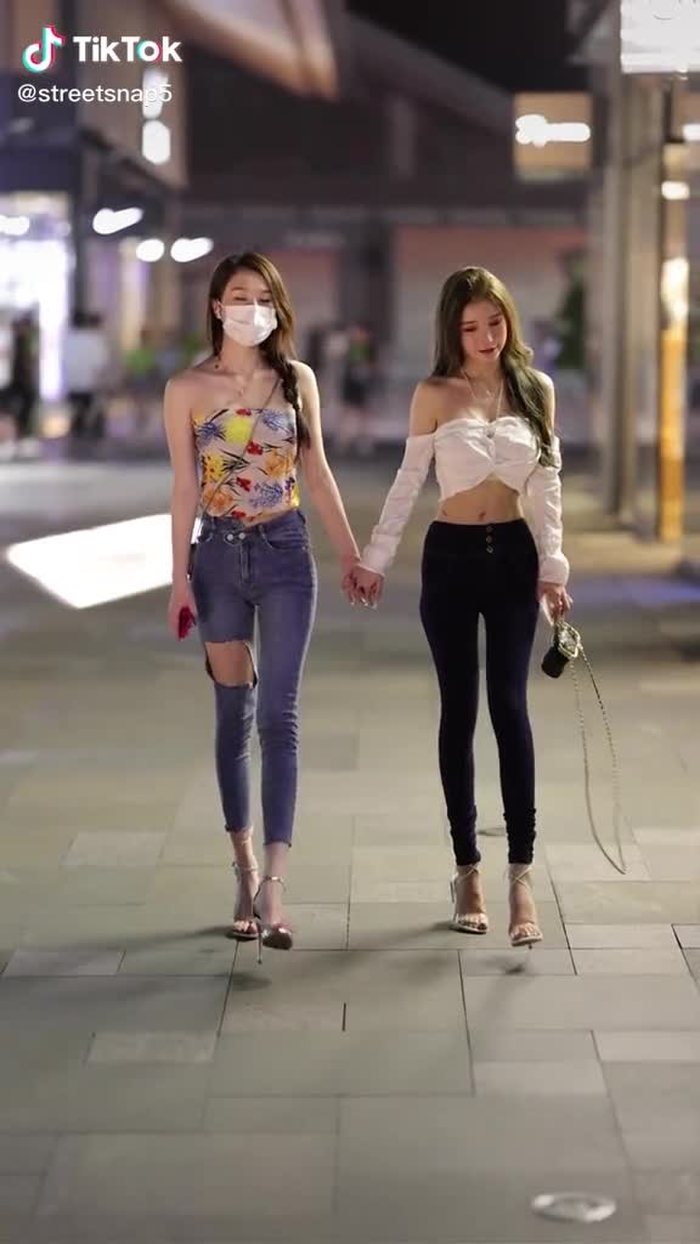 #fashion #style #fyp #girl #beautiful #longlegs #model #foryou #streetfashion #chinastreetstyle 6