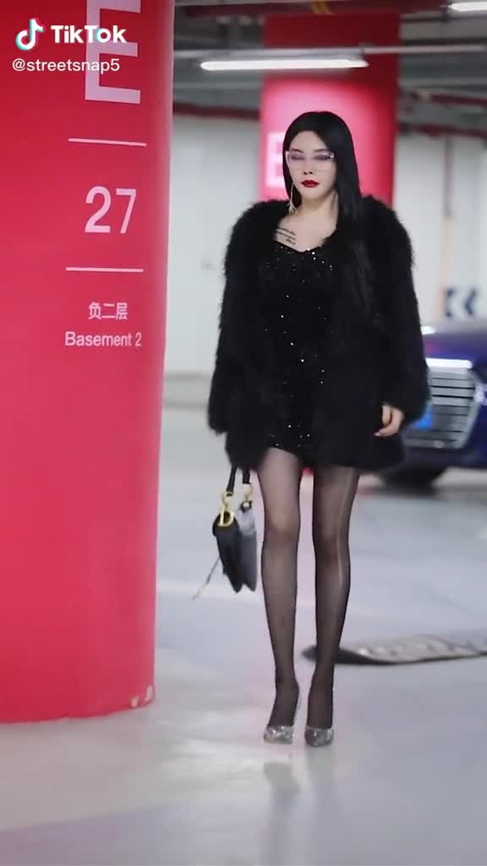 #fashion #style #fyp #girl #beautiful #longlegs #model #foryou #streetfashion #chinastreetstyle 8
