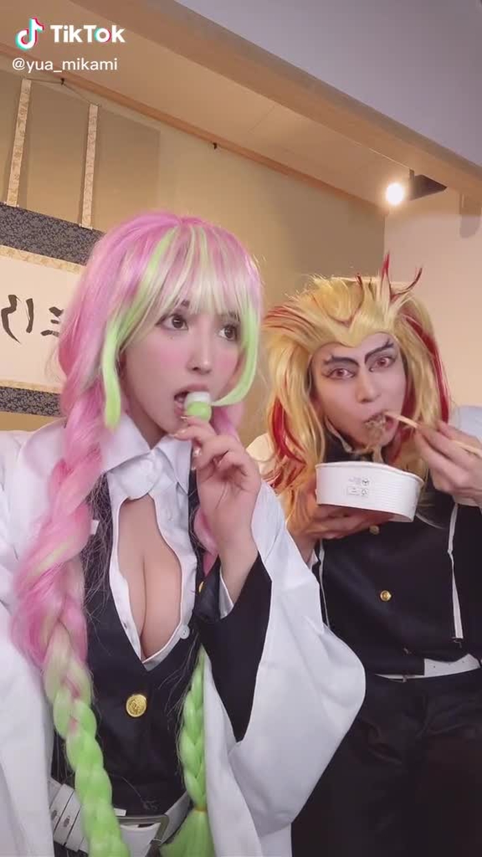 食べてすぐ寝て丑になるっ！煉獄さん🤣@kahemidesu #鬼滅の刃 #甘露寺蜜璃 #煉獄杏寿郎 #HAPPYHELLOWEEN