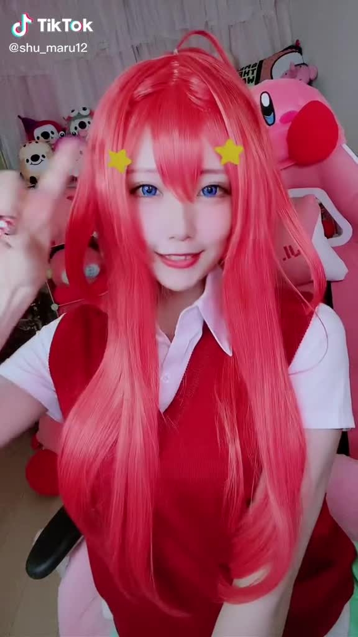 髪飾りなくしました。てへぺろ。 #五等分の花嫁コスプレ #中野五月コスプレ #宅コス #ネイル注意 #17Live
