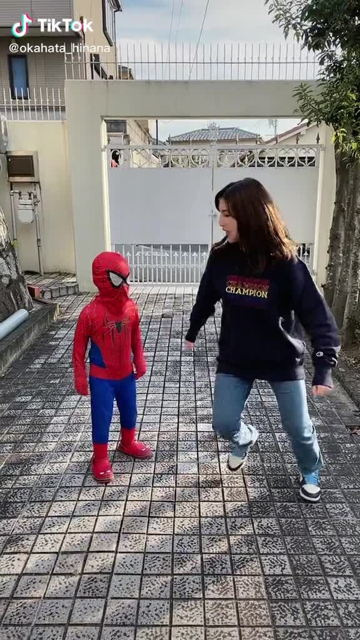 ワンテンポ遅れるスパイダーマンも良いよね？❤️‍🔥#おすすめ乗りたい #運営さん大好き #スパイダーマン #弟 #姉弟 #fyp #dance#tiktokハロウィン # Halloween#spiderman