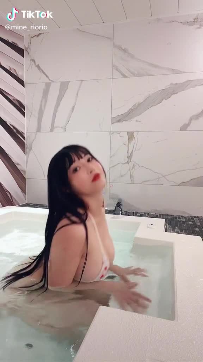 ぷに？💓 #グラビアアイドル #みねりお #おすすめのりたい 3