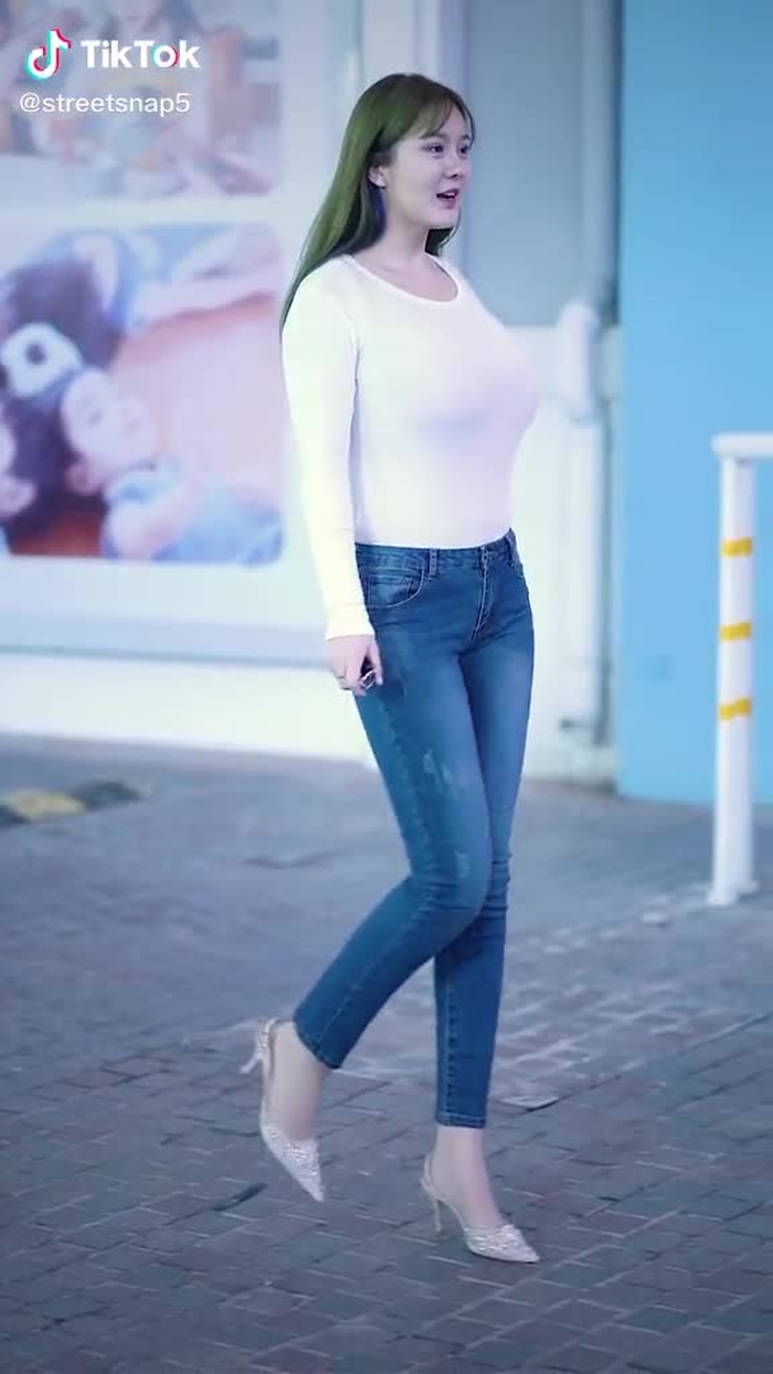 #fashion #style #girl #fyp #beautiful #chinastyle #streetfashion #foryou #beauty #longlegs #cool 1