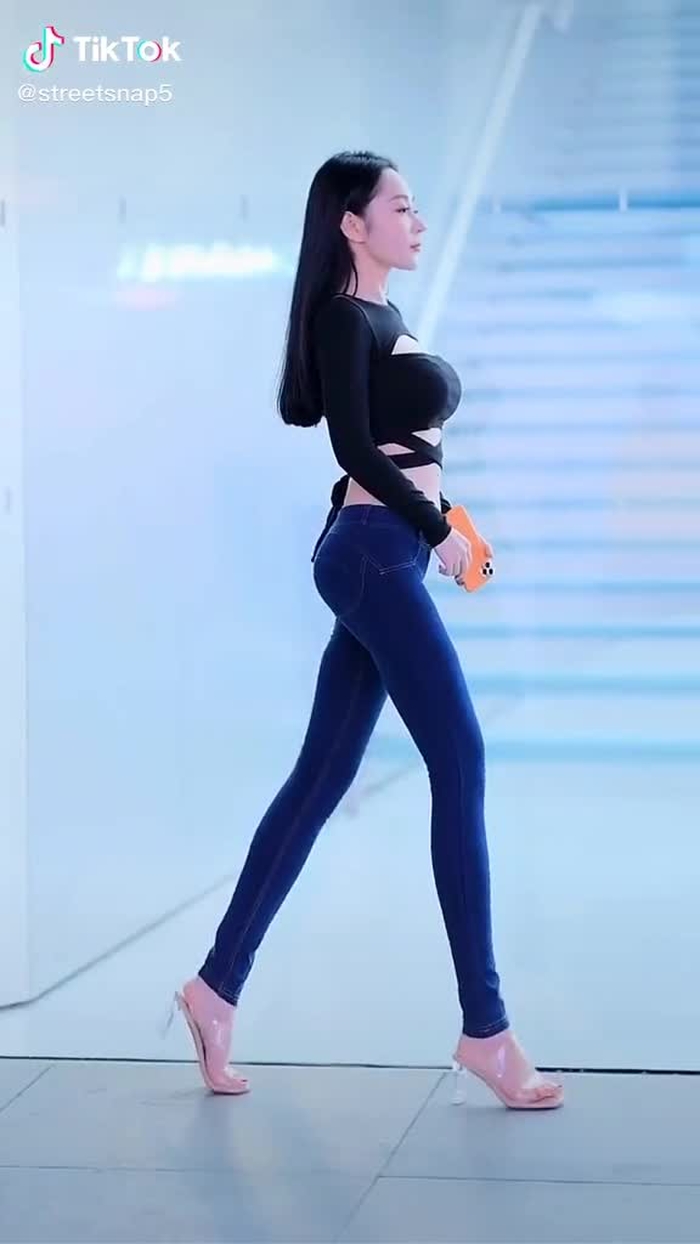 #fit #fashion #streetfashion2020 #style #beautiful #chinastreetstyle #longlegs