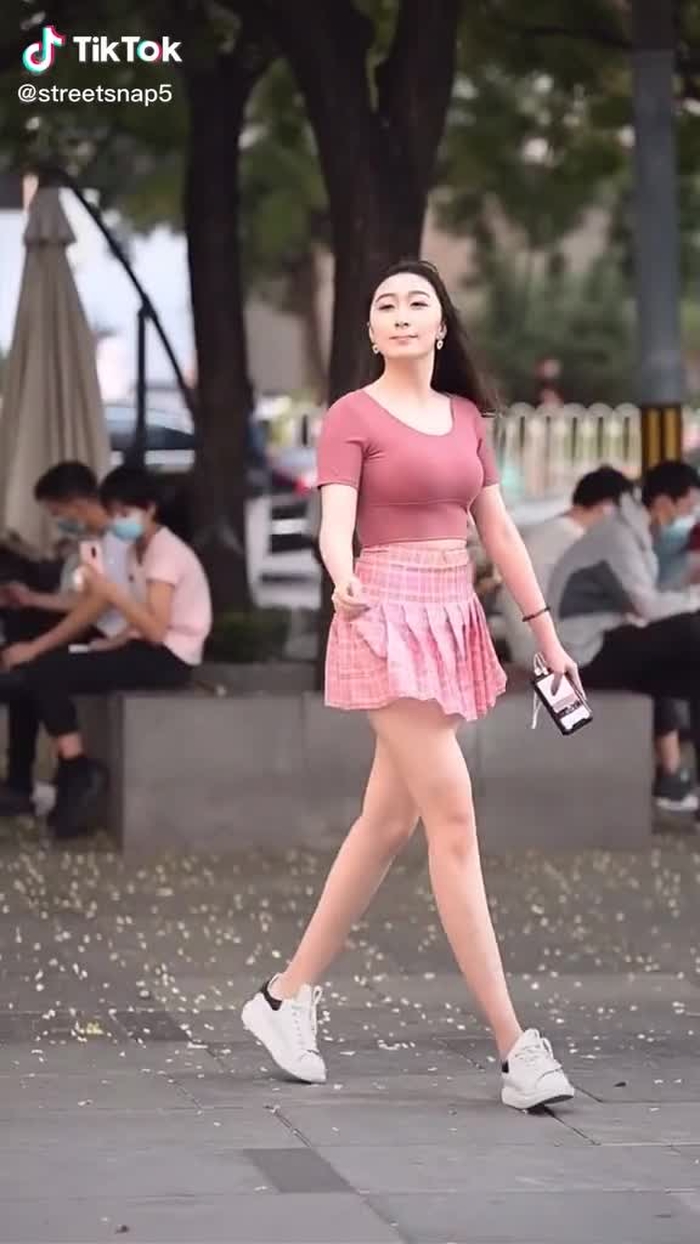 #fashion101 #fyp #beauty #fashion #girl #chinastyle #chinastreetstyle The leg length is good-looking, do not accept rebuttal