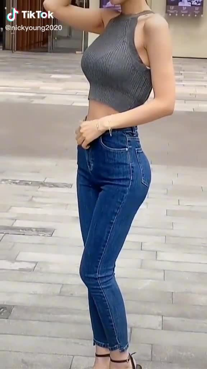 any Asian girls that you know looks like her?🤔🤔🤔#asianbeautydetector #hotbody #prettygirl #viral #sabrinacarpenter