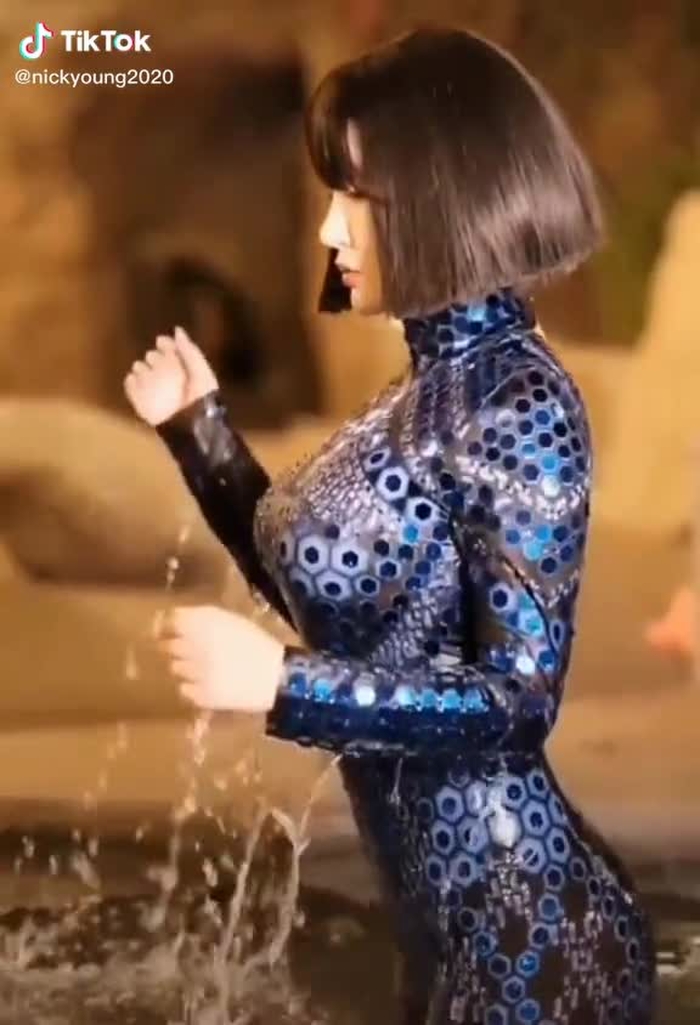 someone teaches me swimming?🥺🥺#prettygirl #viral #somethinginthewater