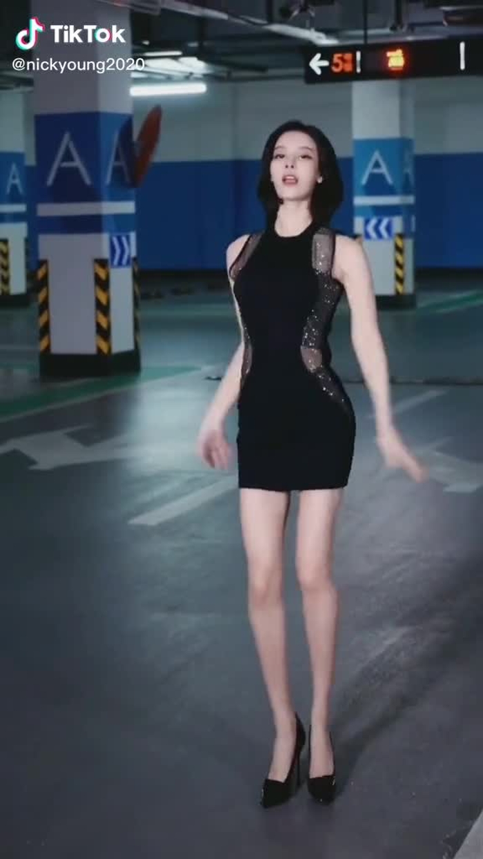 will you girlfriend dance for you in the garage?🤔🤔#prettygirl #dancechallenge