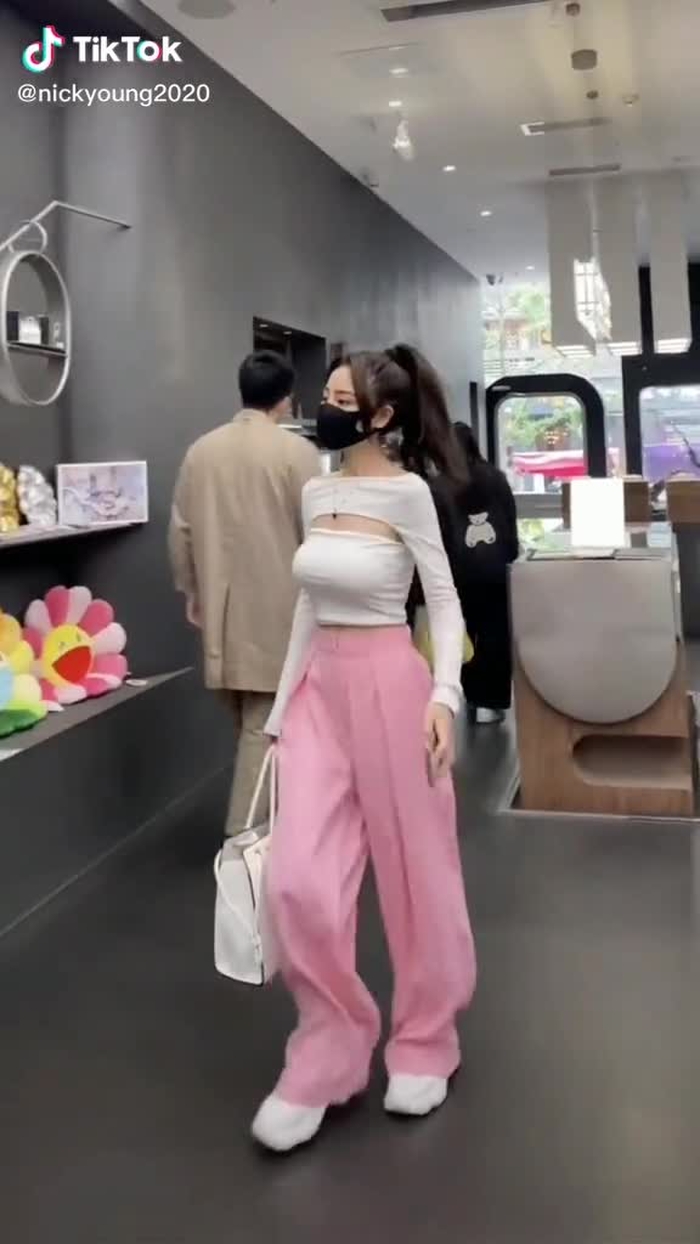 I am wondering why she can afford this as a 20 years old girl😤😤#ItsOurHome