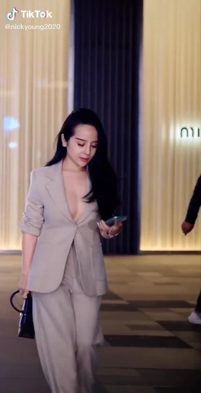 who said size does't matter🤪🤪🤪#sexylady #hotgirl #asianbeauty #hotbody #chinastreetstyle