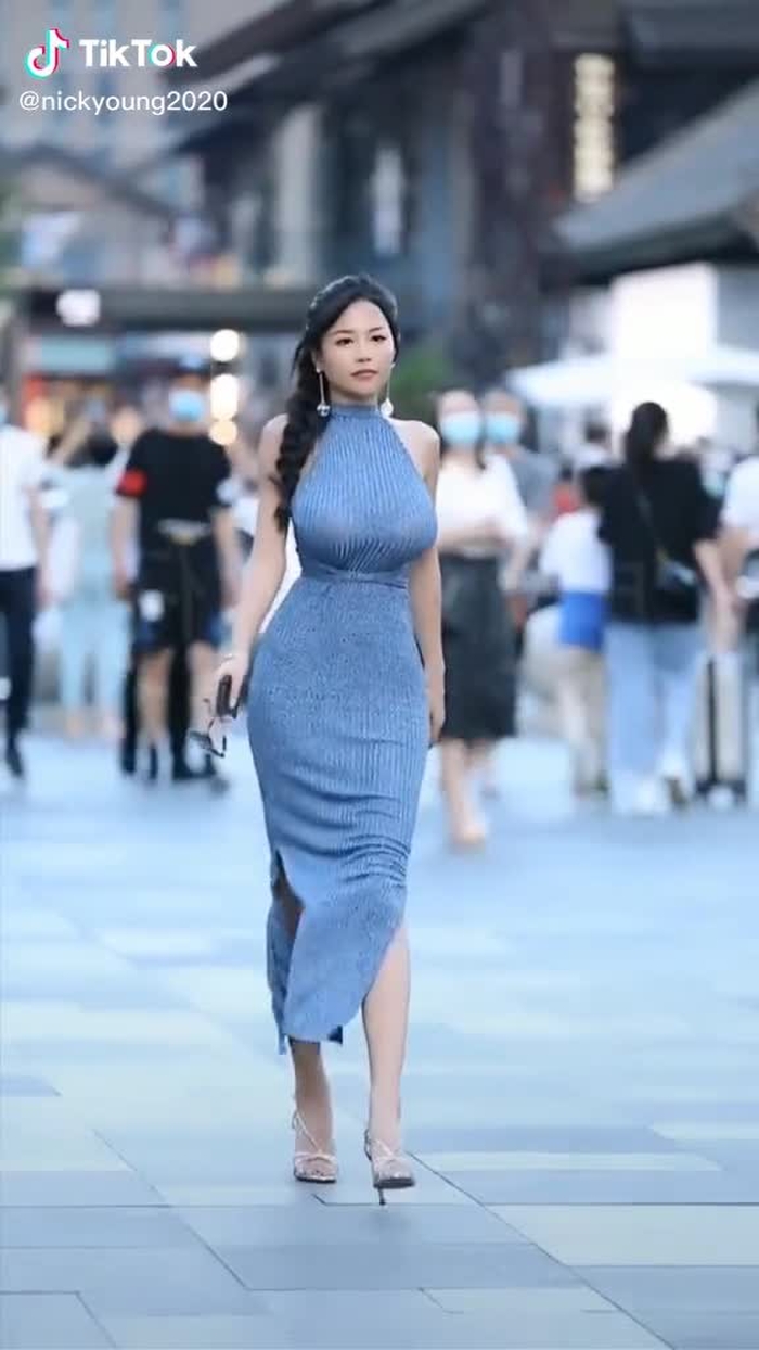 Someone would be so lucky to be her boyfriend😜😜😜#asisnbeauty #fyp #chinastreetstyle #chinastreetwear #chinafashion