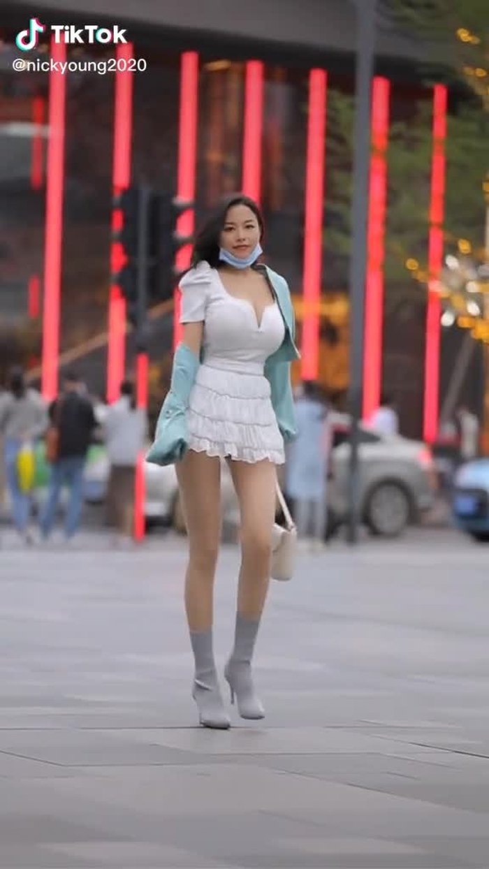 someone must be so lucky to be her boyfriend😍😍😍#chinafashion #chinastreetwear #chinastreetstyle #asisnbeauty #fyp