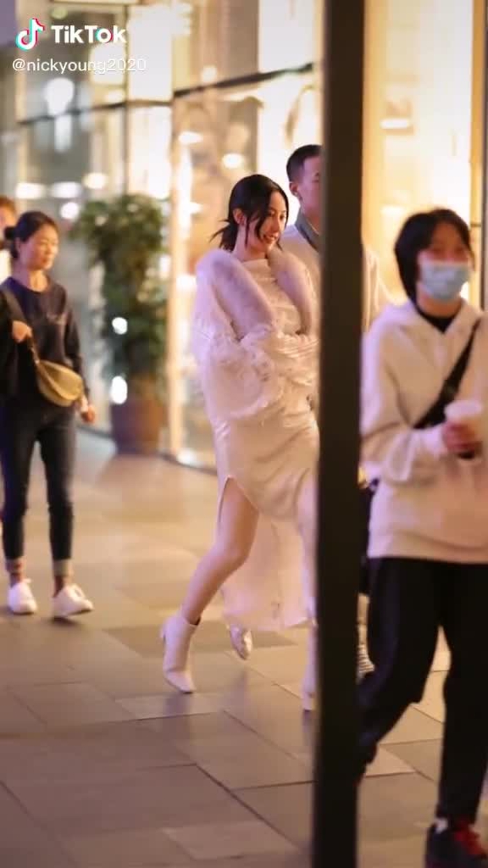 cute couple 🥰🥰wonderful dress🍎🍎🍎#asisnbeauty #chinastreetwear #chinastreetstyle