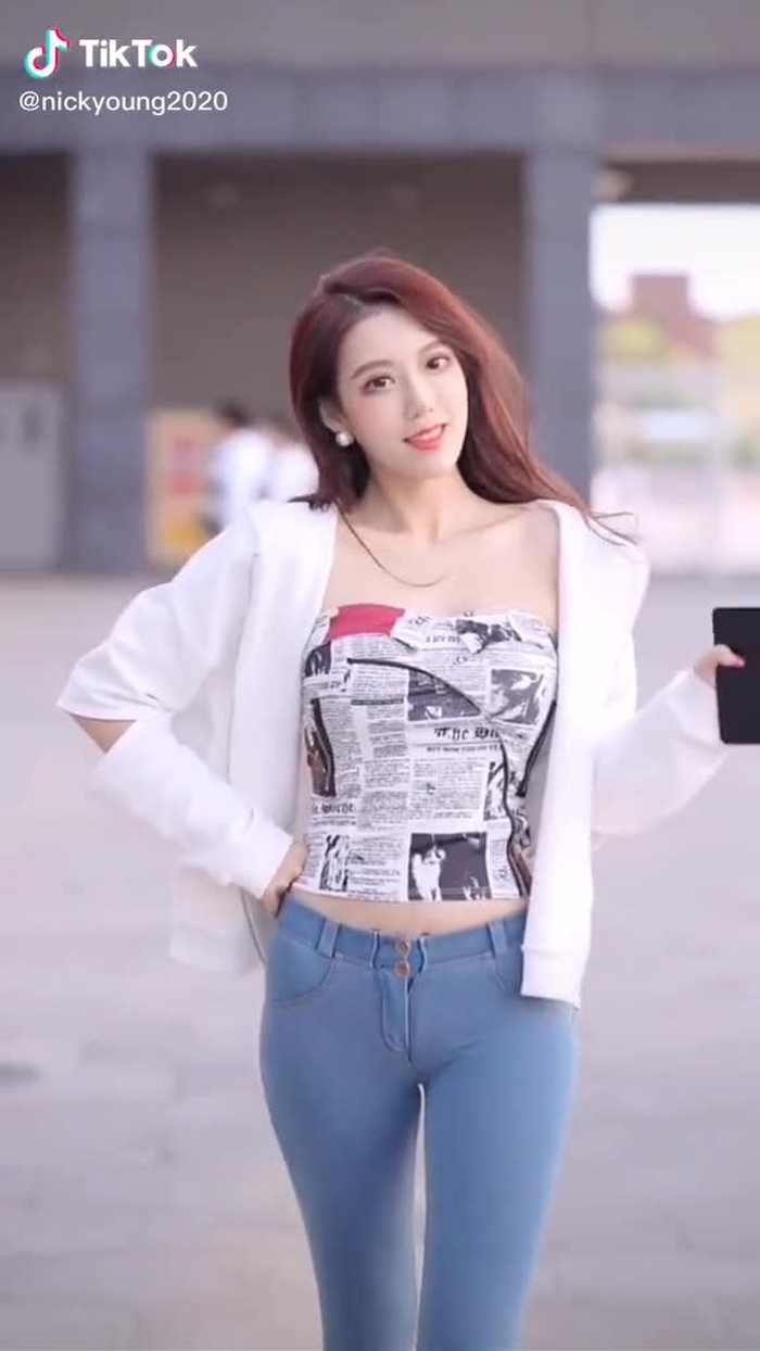 why is her underwear looks like a newspaper🤣🤣🤣#chinesestreetwear #chinastreetstyle #asianbeauty