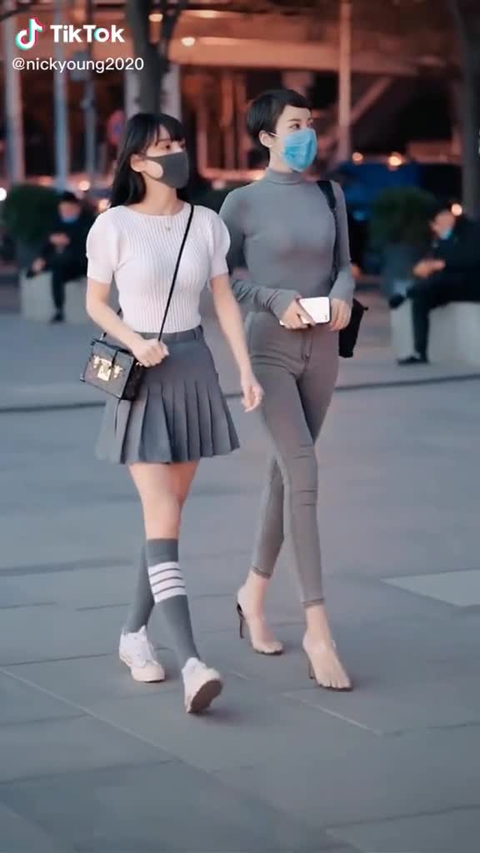 Which one do you like,left or right🤔?