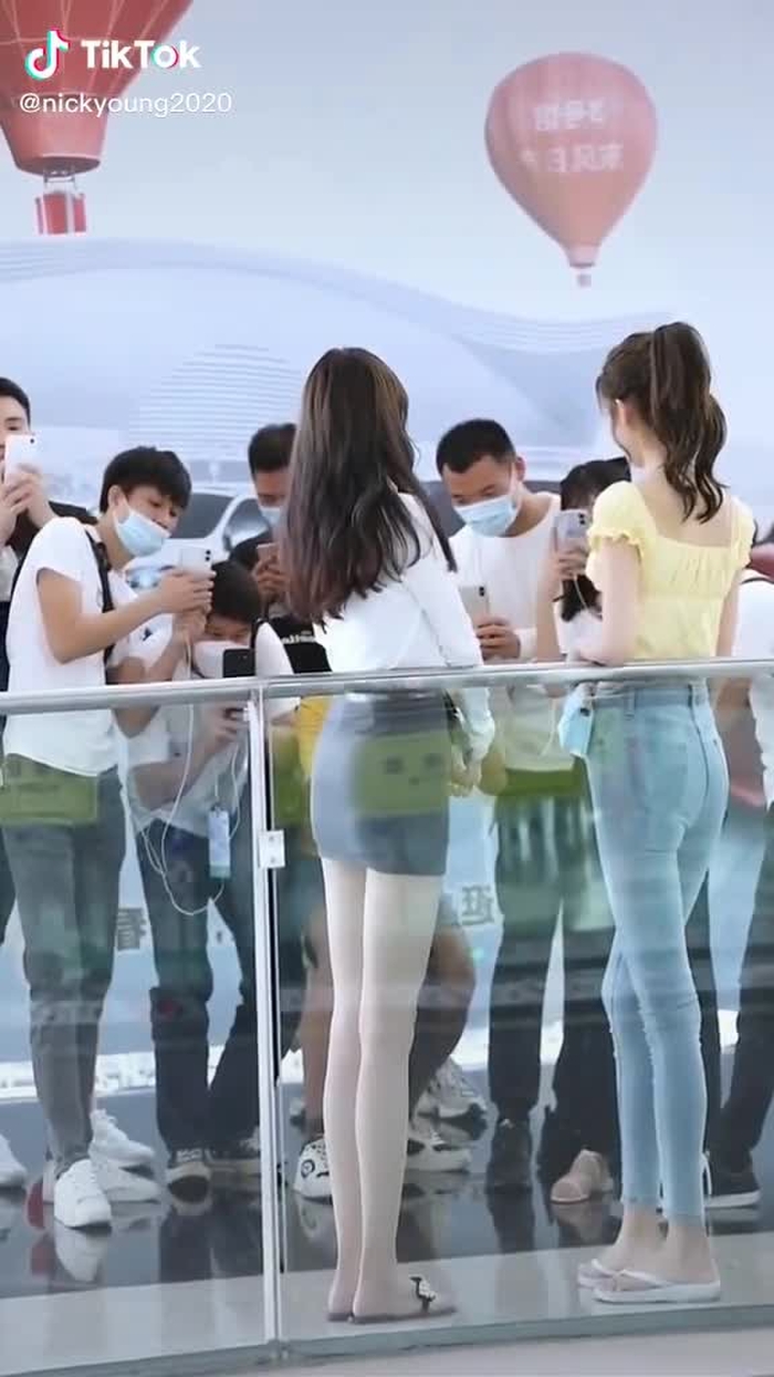 They kiss😍