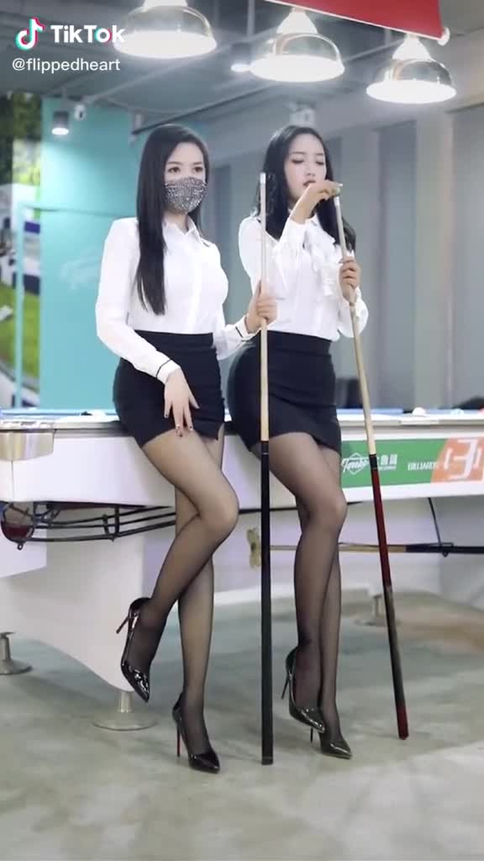Can you teach me how to play Snooker?🍎#hotgirl #sexylady #asianbeauty #hotbody