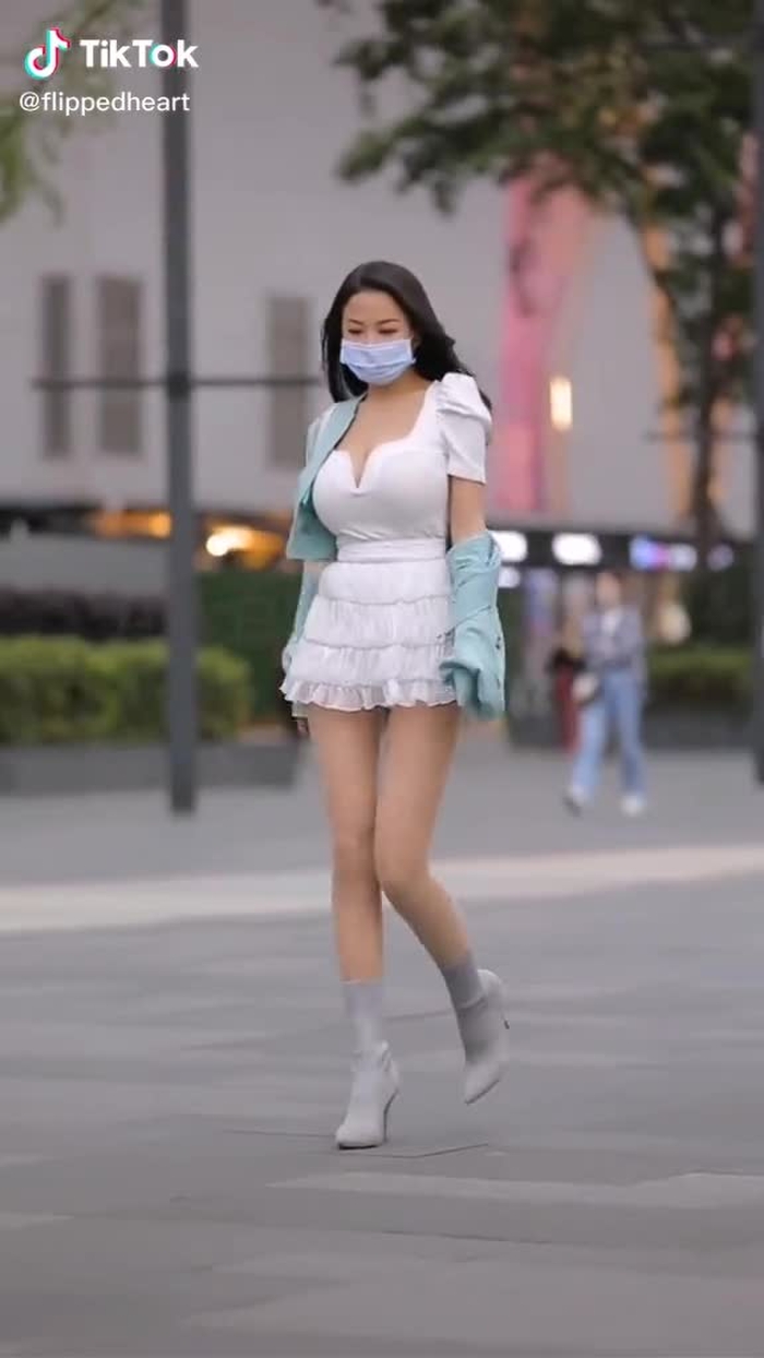 whoever marry her must be the luckest guy in the world 🥰🥰🥰#chinastreetstyle #chinafashion #chinastreetwear #fyp #asisnbeauty