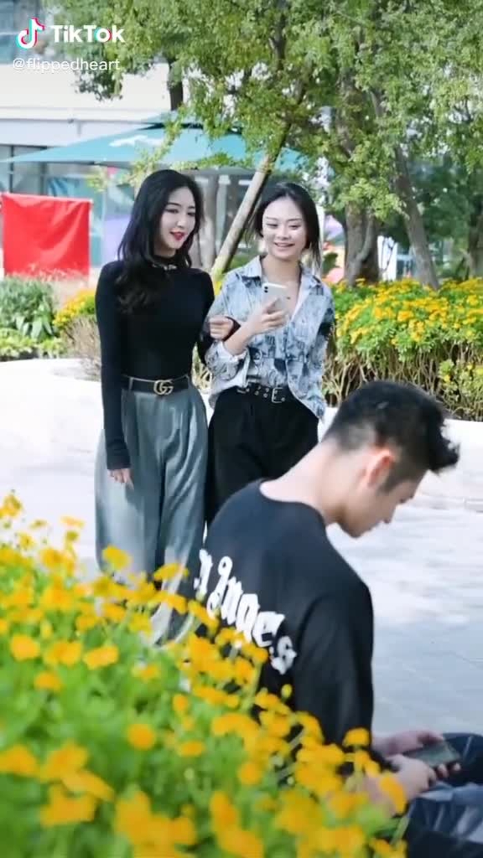 try this with your friend and see what happen😂😂😂#chinesestreetwear #asianbeauty #chinastreetstyle
