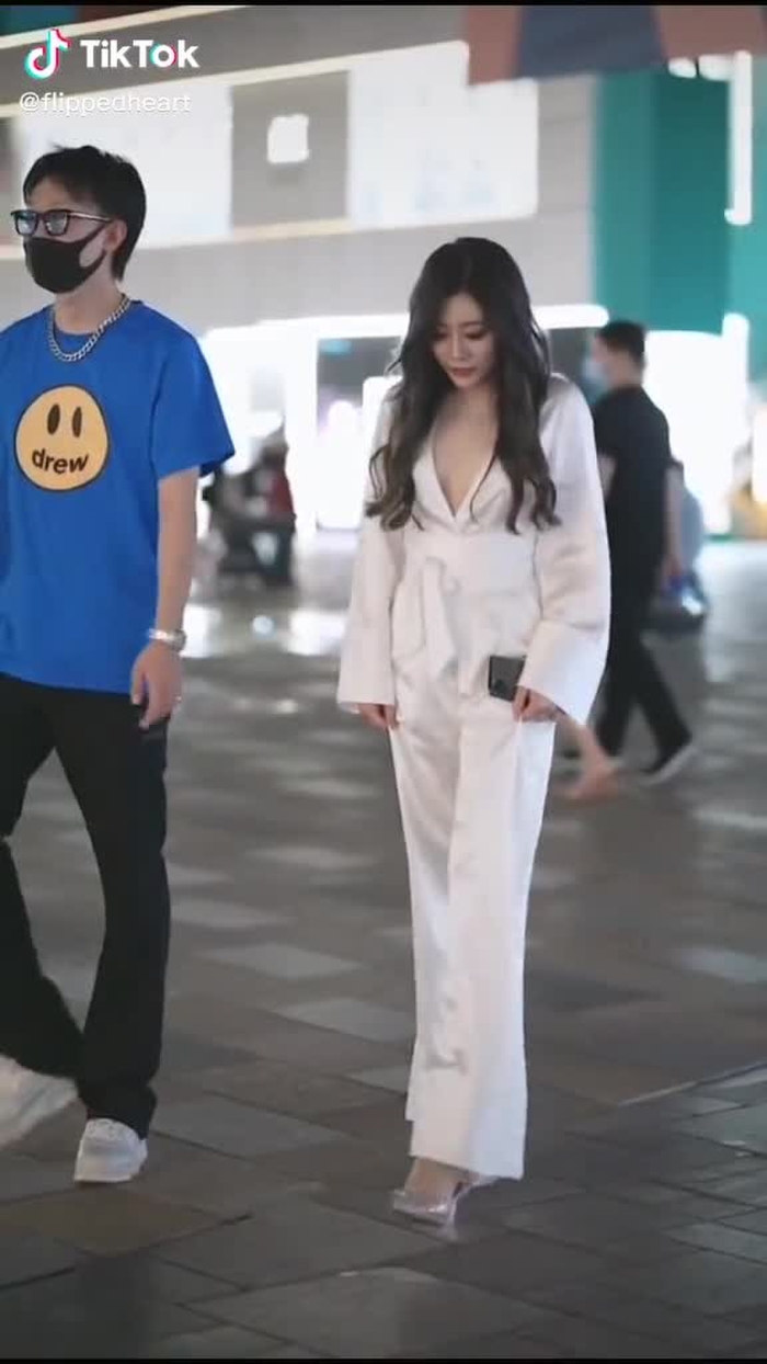 Love her cloth😍