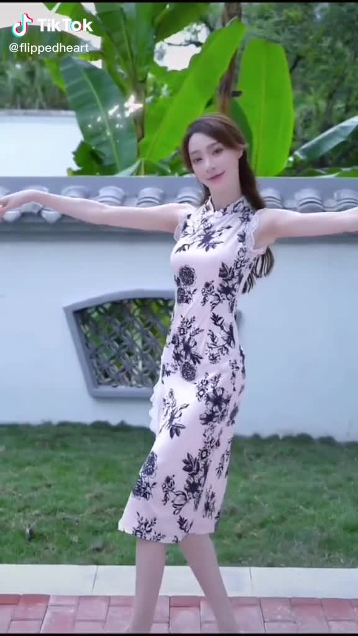 Comment me if you like it🦊#qipao #qipaodress #qipaochallenge #qipaobeauty