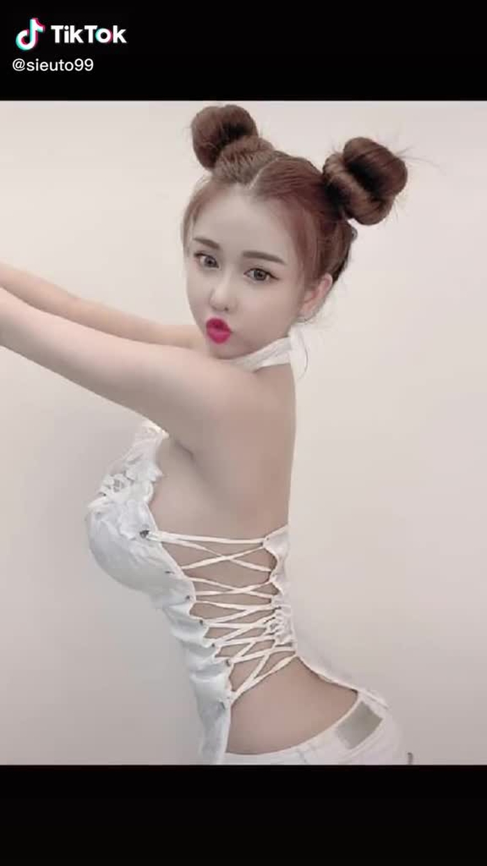 Nghe nhạc thôi nha... 😋#xuhuongtiktok #sieuto99 #gaixinh #nguckhung99 #xuhuong