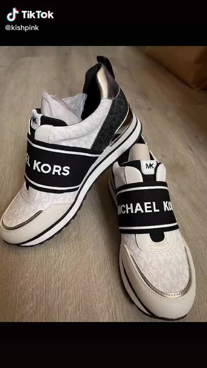 mk shoes. avaliable size 7 and 7.5 100% original US..pm lang po.#taiwanonlineseller #foryoupage❤️❤️ #bisdakngdavao