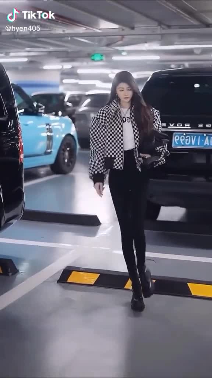 心态早就变了 怕父母变老 怕自己没前途 怕赚不到钱 怕自己垮 #chinastreetstyle #prettygirl #chinesestreetfashion