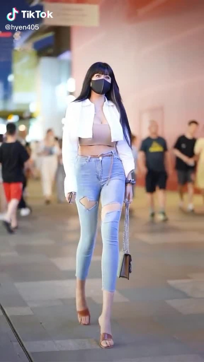 成都街头走一走 #fypシ #prettygirl #chinesestreetfashion #chinastreetstyle #streetstyle #streetfashion #streetwear #fashion #style