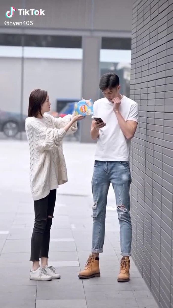 甜甜的恋爱啥时候轮到我？  #fypシ #chinesestreetfashion #chinastreetstyle #streetstyle #streetwear #streetfashion #fashion #style