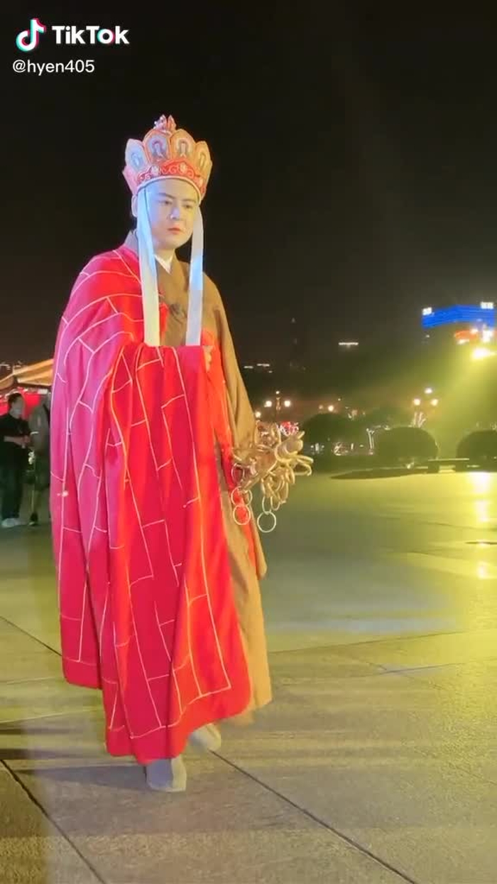千艺仙女下凡来奏响美丽的大雁塔，偶遇圣僧取经归来，悄悄问圣僧女儿美不美? #fypシ #douyin #tayluongnuquoc #tayduky