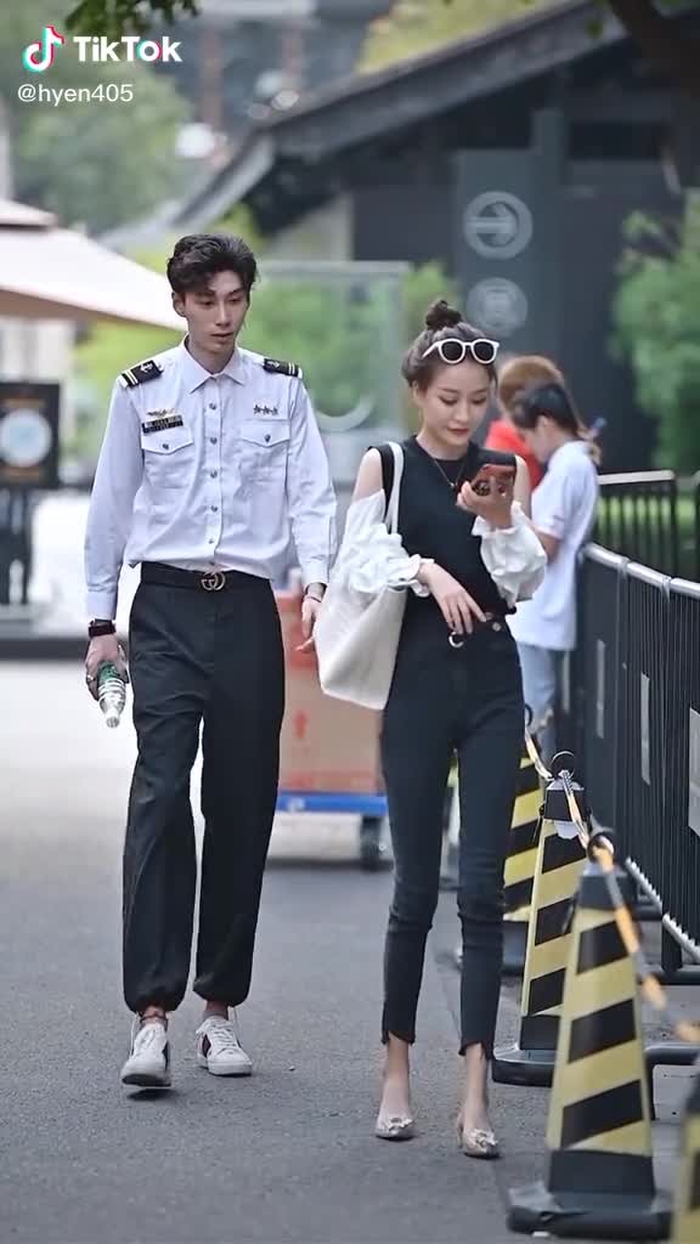 这女朋友是什么神仙操作? #chinesestreetfashion #chinastreetstyle #gaixinh #couple #streetfashion #streetwear #fypシ #douyin