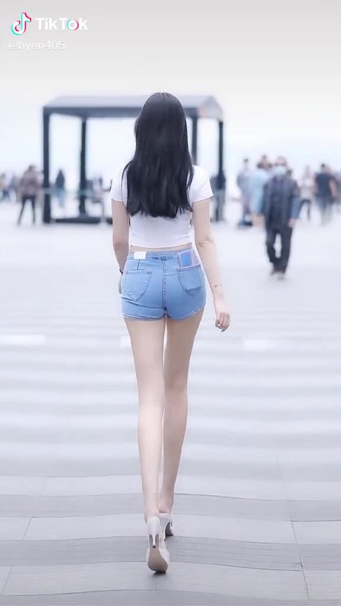 你想跟我是什么关系？  #chinesestreetfashion #chinafashion #gaixinh #fypシ #douyin #streetfashion #streetwear