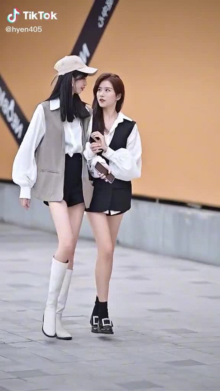 这闺蜜也太会撩了吧？#chinesestreetfashion #chinastreetstyle #gaixinh #fypシ #douyin