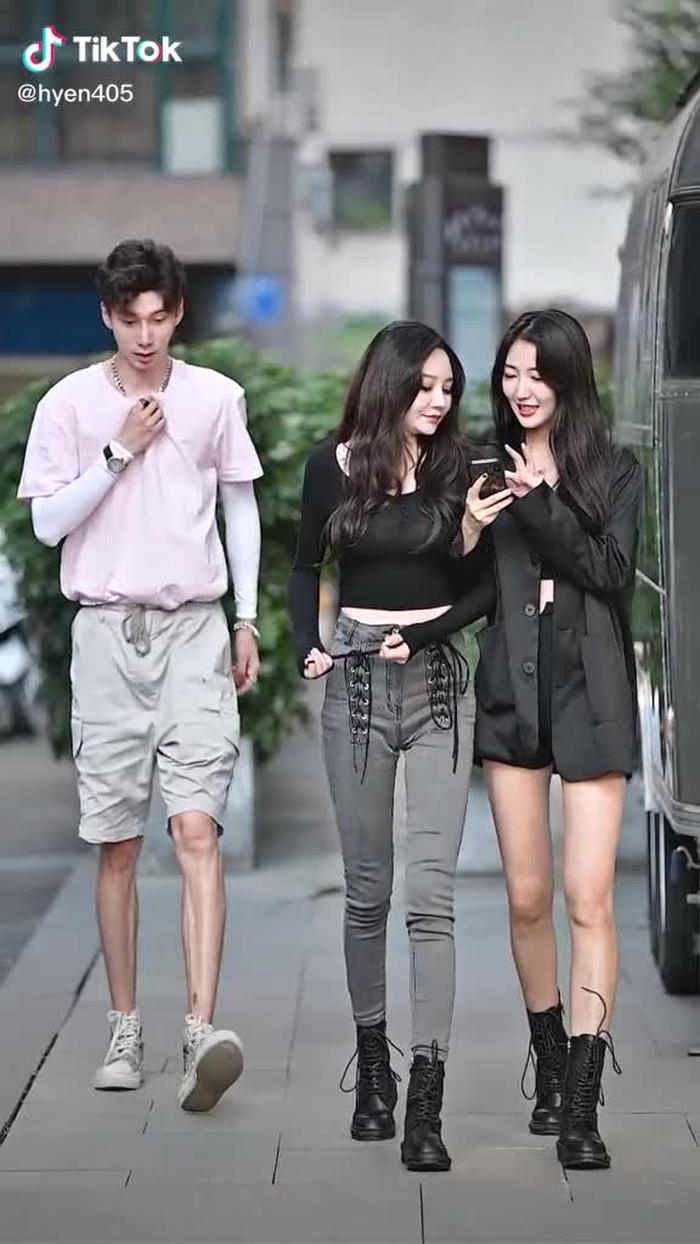 这小哥哥也太会撩了吧? #chinesestreetfashion #chinastreetstyle #fypシ #douyin #couple