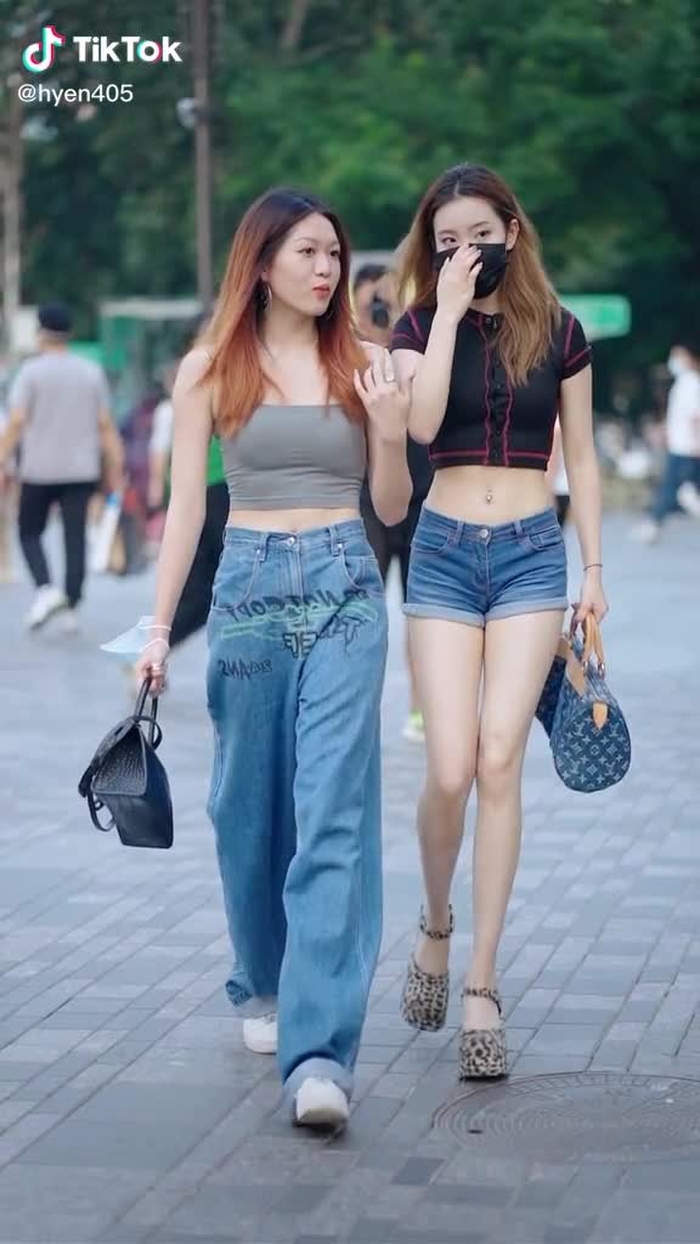 三里屯小姐姐穿搭  #fypシ #girl #gaixinh #chinastreetstyle #chinesestreetfashion #streetfashion #style #fashion #strwetwear