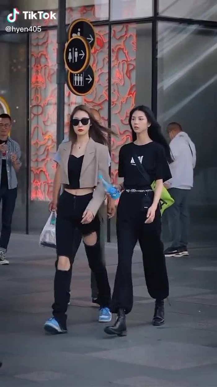 成都的小姐姐怎么可以这么酷？#fypシ #girl #gaixinh #chinastreetstyle #chinesestreetfashion #streetfashion #style #fashion #strwetwear