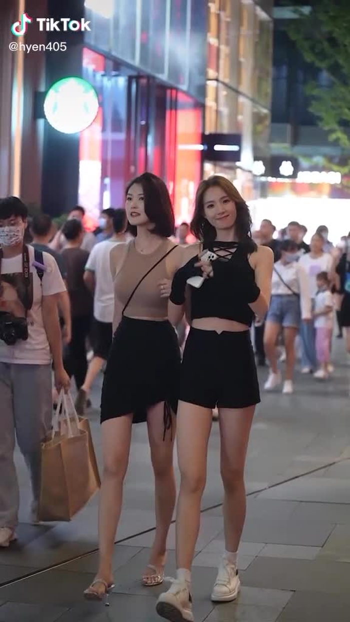 有粉丝说没看过美女，今天她们来了  #fypシ #girl #gaixinh #chinastreetstyle #chinesestreetfashion #streetfashion #style #fashion #strwetwear