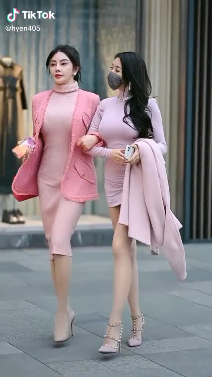 二选一，你觉得哪个娶回家当媳妇合适？#fypシ #chinesestreetfashion #chinastreetstyle #gaixinh #streetfashion #prettygirl #streetstyle #foryou