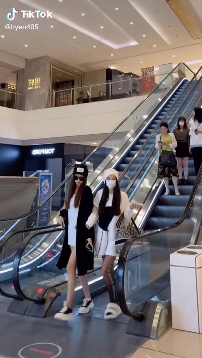 女孩子最好的出场方式就是穿的好看  #fypシ #girl #gaixinh #chinastreetstyle #chinesestreetfashion #style #streetfashion #fashion #streetwear