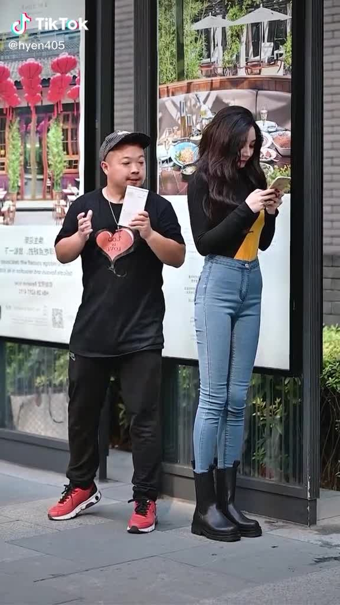 大叔这波能幸福，多亏队友助攻呀？ #fypシ #girl #gaixinh #chinastreetstyle #chinesestreetfashion #streetfashion #style #fashion #streetwear