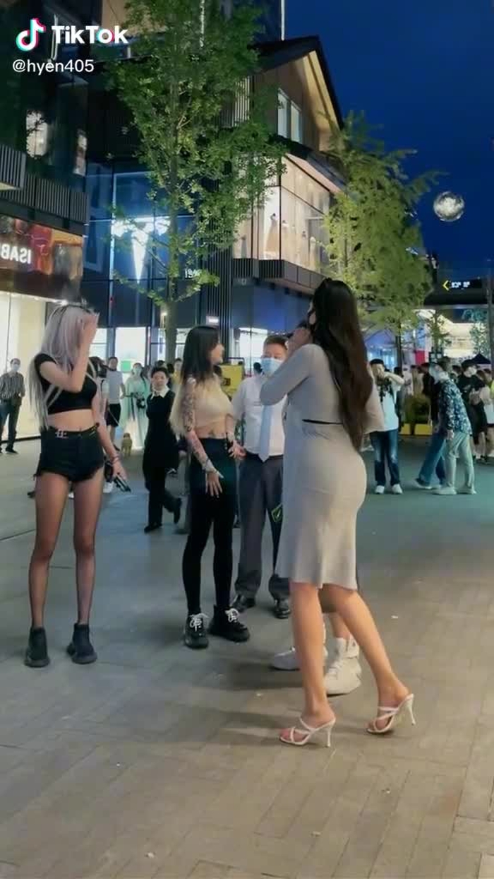 大佬专场 狗哥每次出门身边带的美女从来没有让我们失望过？#fypシ #girl #gaixinh #chinastreetstyle #chinesestreetfashion #streetfashion #fashion #style #streetwear