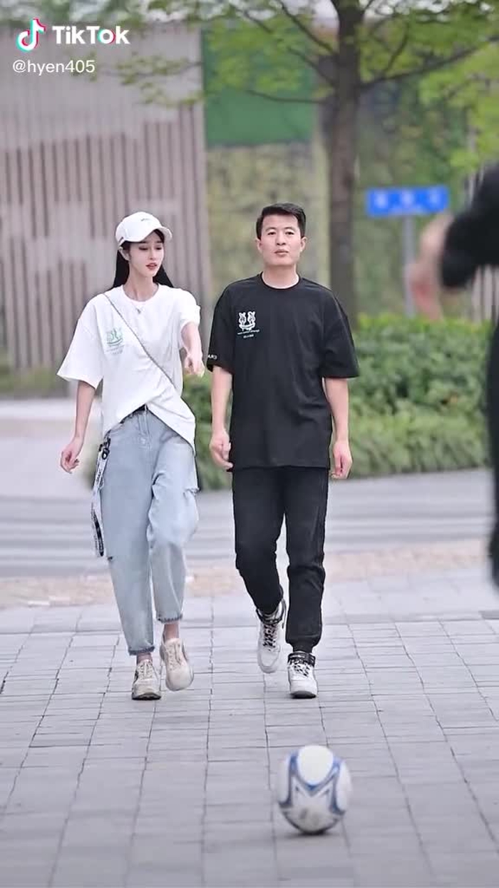 大叔，这波操作也太秀了吧？#fypシ #chinesestreetfashion #streetfashion #chinastreetstyle #gaixinh #couple #foryou #xuhuong
