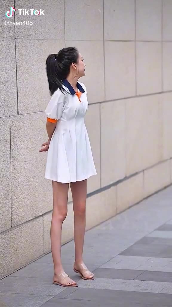 貌似小哥哥看出来小姐姐的意思了? #fypシ #chinesestreetfashion #gaixinh #streetfashion
