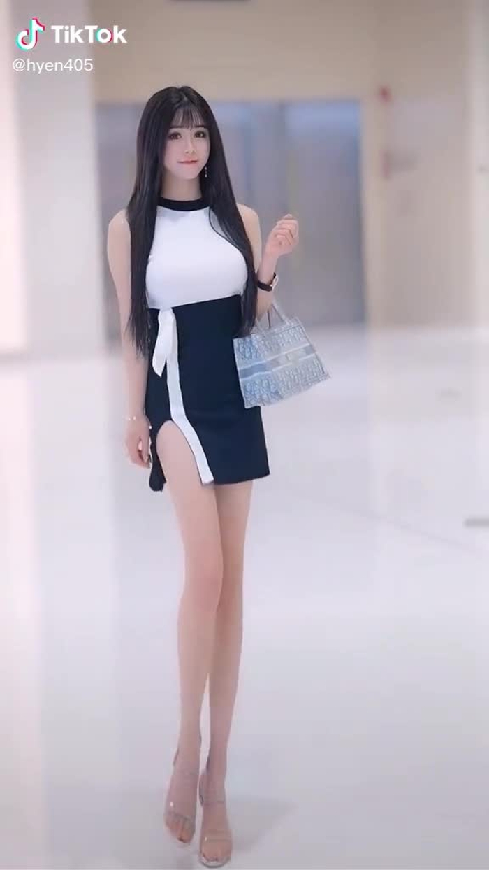 我不太会玩抖音 我以为互关了就可以结婚了 #fypシ #chinesestreetfashion #gaixinh #streetfashion